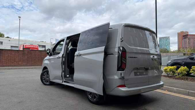 Ford Transit Custom 320 L1 Petrol Fwd 2.5 PHEV 232ps H1 Double Cab Van Limited Auto - Image 37